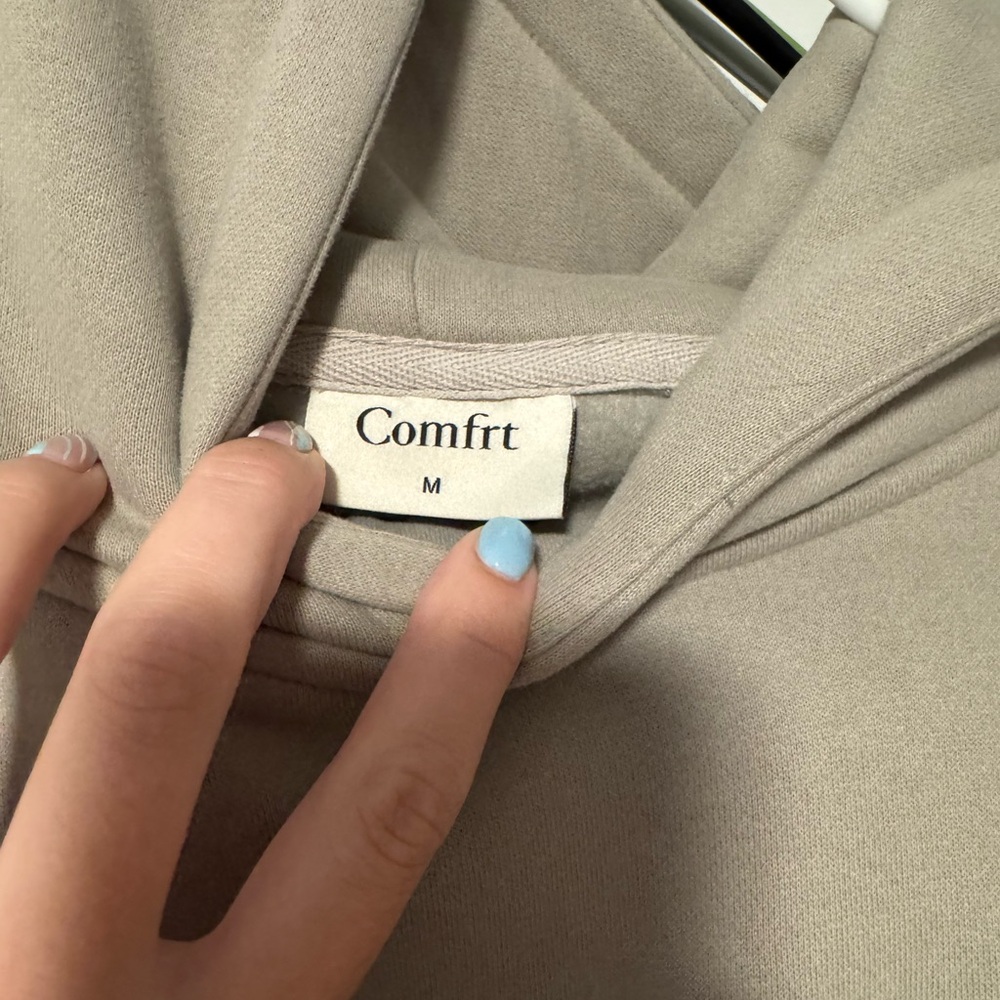 Comfrt Travel Essentials Hoodie brand new! - Picture 4 of 4